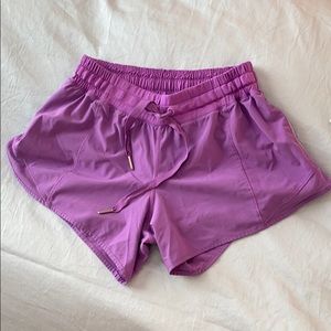 LULULEMON SIZE 6 SHORTS